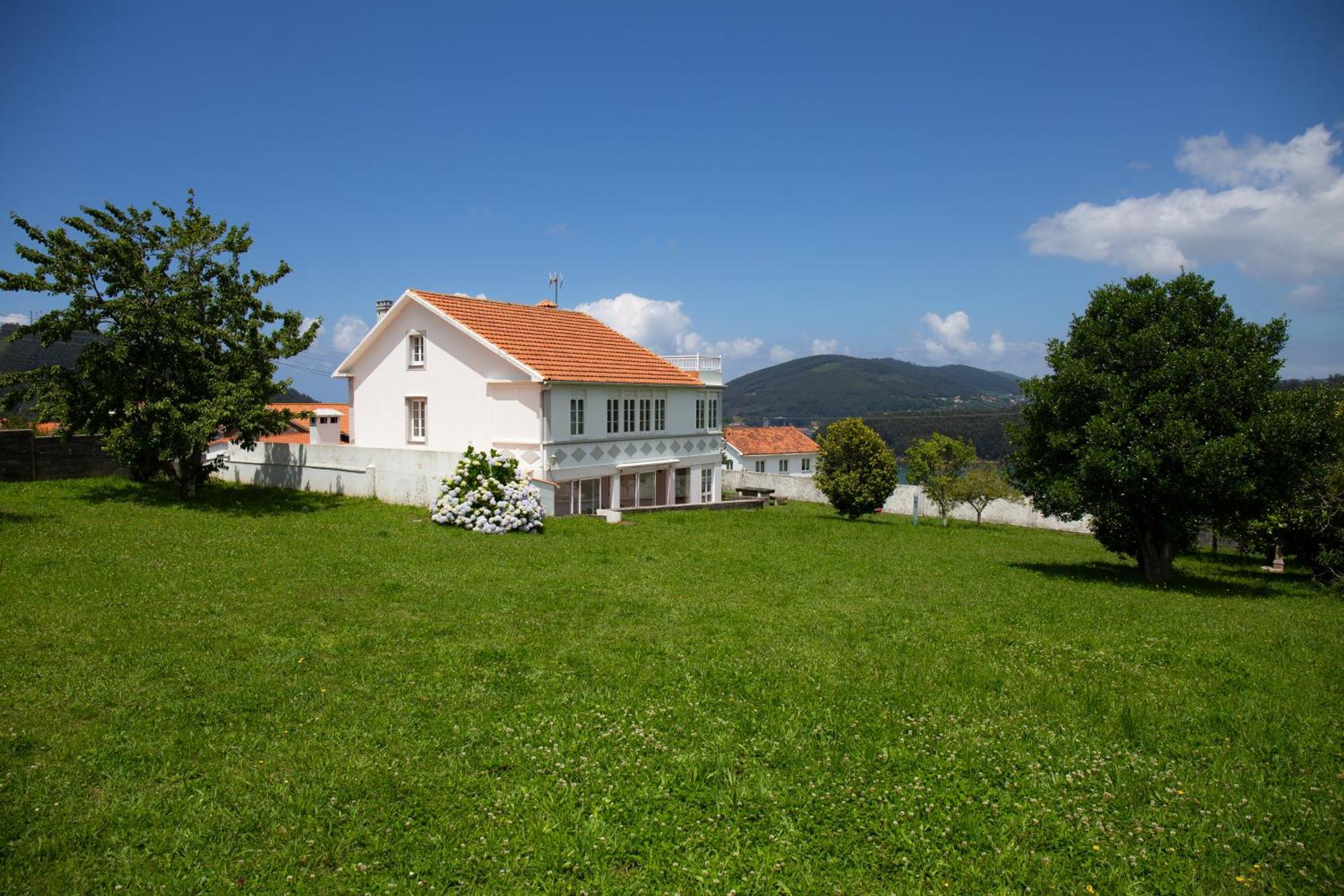 Beachfront Surf & Holiday House, Charming & Quiet Villarrube Exterior photo